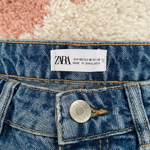 Zara Distressed Jeans - Picture 5 of 5